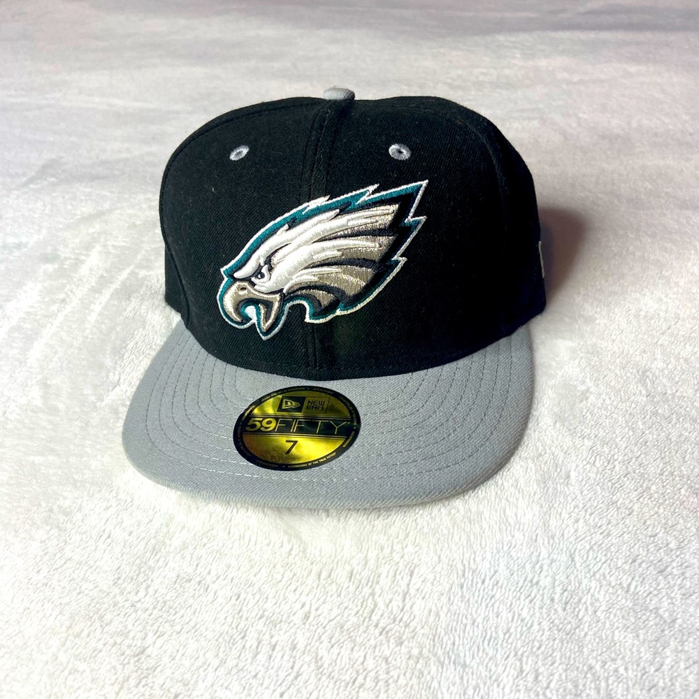 Philadelphia Eagles fitted (Size 7)